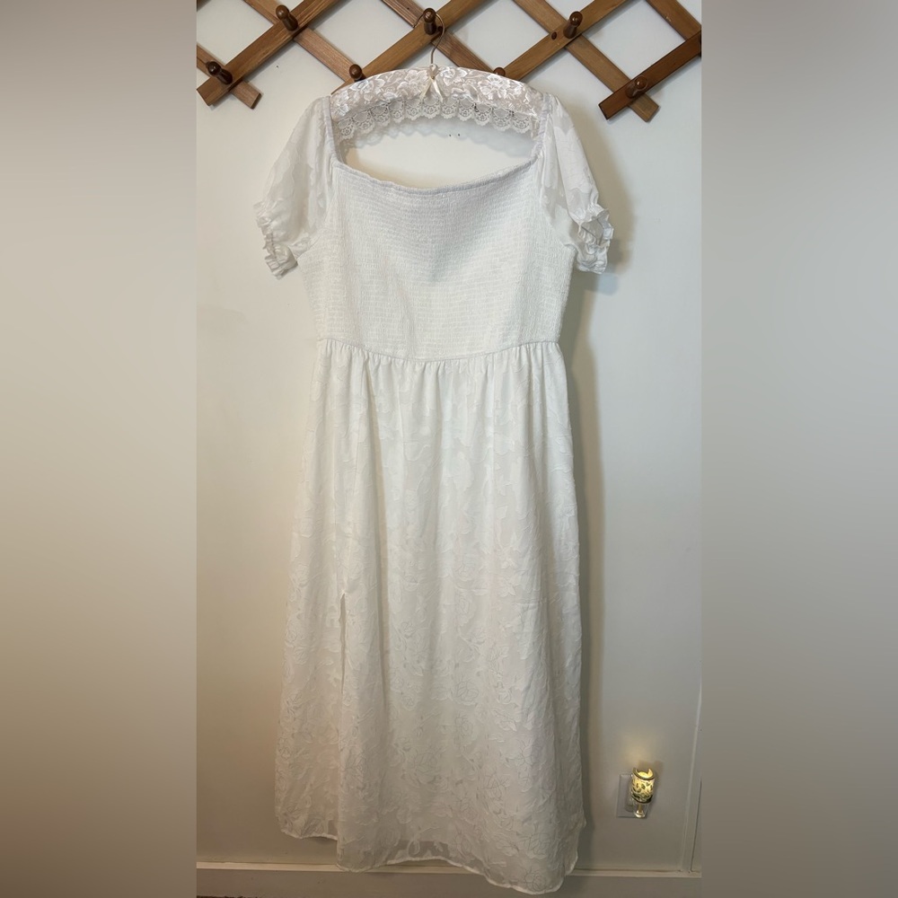 Elegant White Dress With Slit